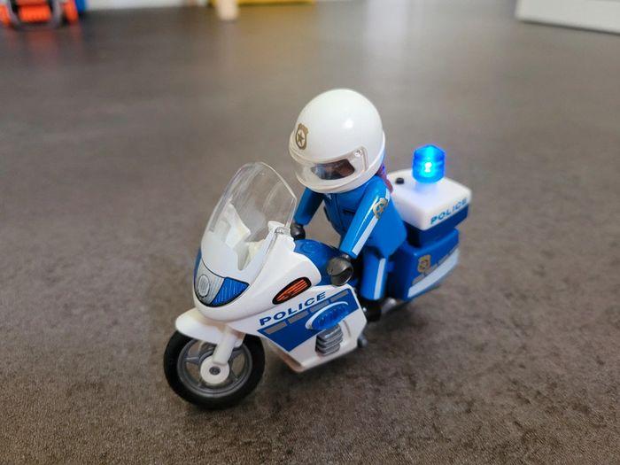 Playmobil 6923 Moto Policier avec Gyrophare - photo numéro 4