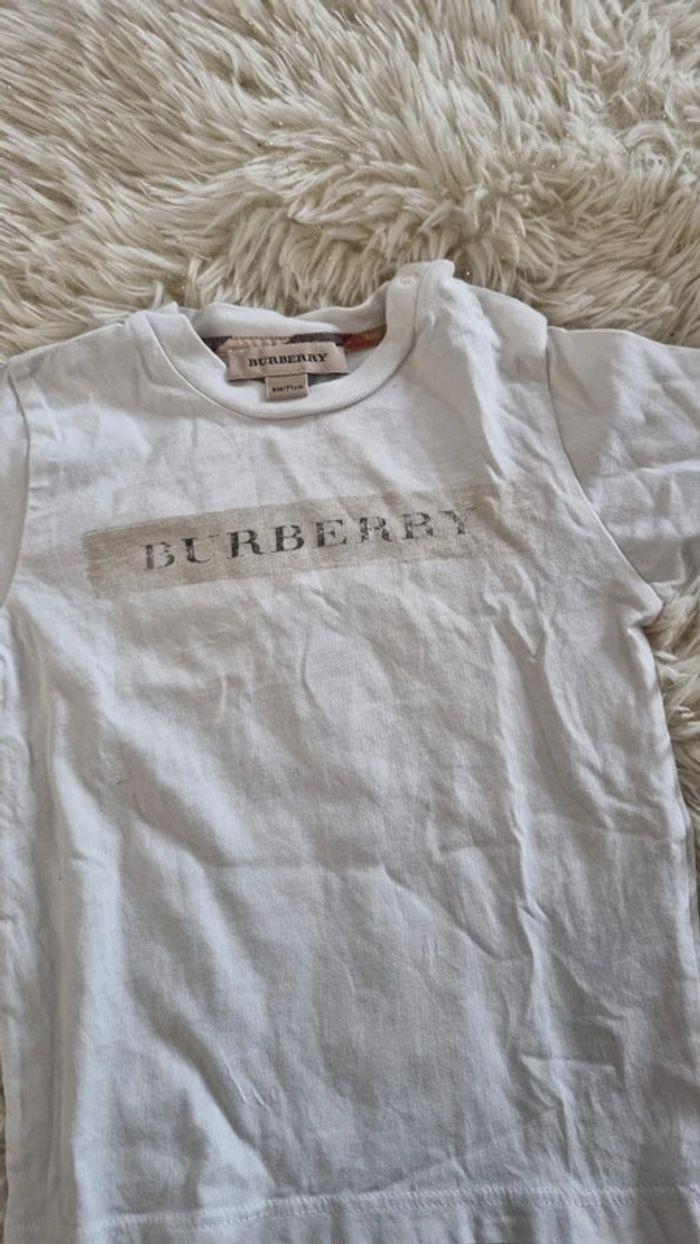 Superbe tee-shirt manches longues Burberry taille 9 mois - photo numéro 2