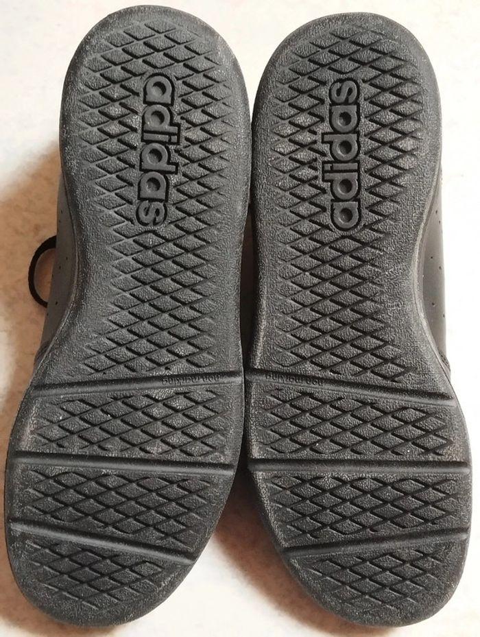 Chaussures baskets noires Adidas comme neuve pointure 38 2/3 - photo numéro 2