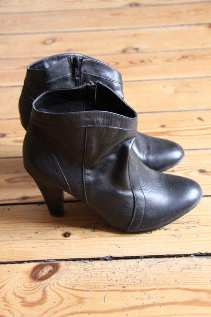 Belles bottines en cuir noir - taille 39 - photo numéro 2