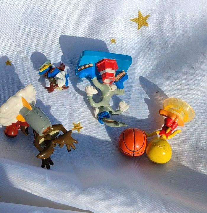 Figurine Looney Tunes cartoon Warner coyotte bugs rollers Bunny titi basket taz skate space - photo numéro 5