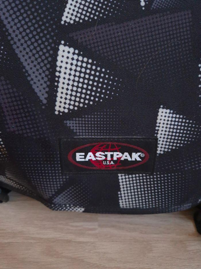 Grand sac bandoulière Eastpak comme neuf - photo numéro 3