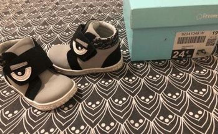 Chaussures bébé garçon taille 19 ! - photo numéro 2