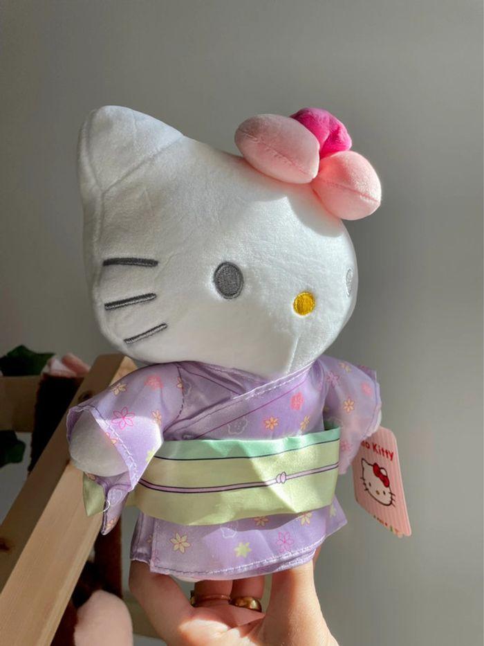 Peluche Hello Kitty en Kimono 👘 - photo numéro 3