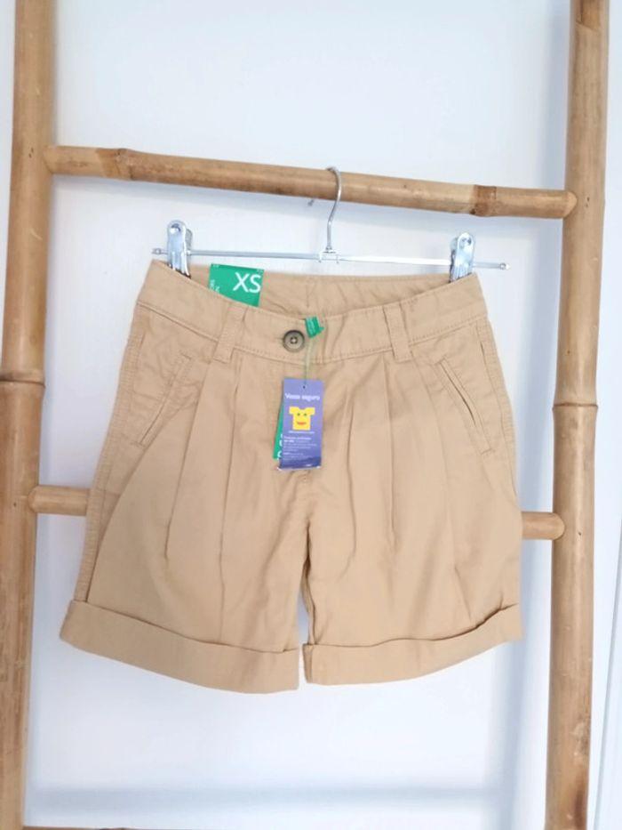 Short chino beige United Colors of Benetton 4 - 5 ans 110 cm neuf avec étiquette 🏷 - photo numéro 1