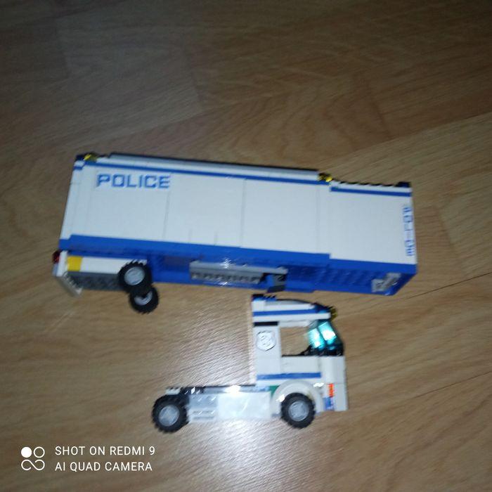 Camion Lego police - photo numéro 1