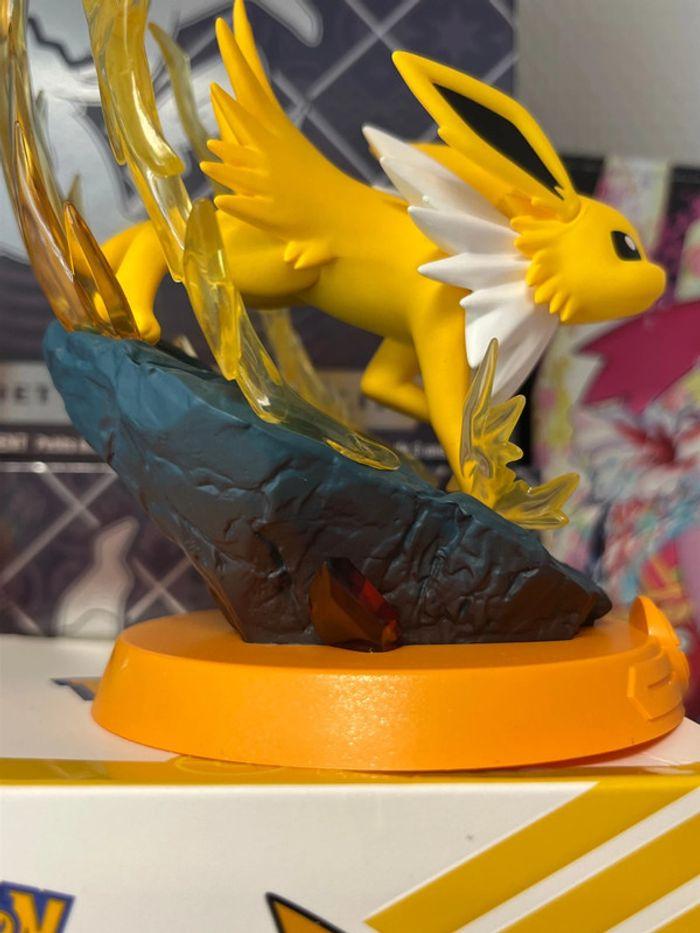 🔥 [PRO] Magnifique Duo de figurines Pyroli et Voltali Pokémon  neuve - boutique pro - Funism - photo numéro 16