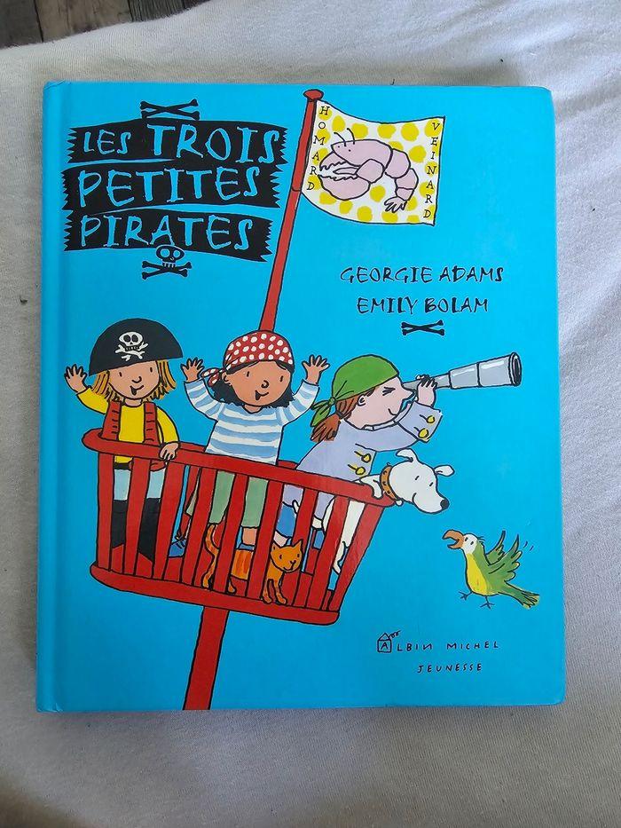 Livre pirate : les 3 petites pirates - photo numéro 1