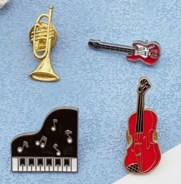 Pins instrument lusique