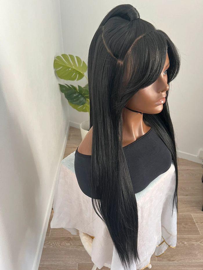 Perruque noire lisse lace front avec chignon - photo numéro 6