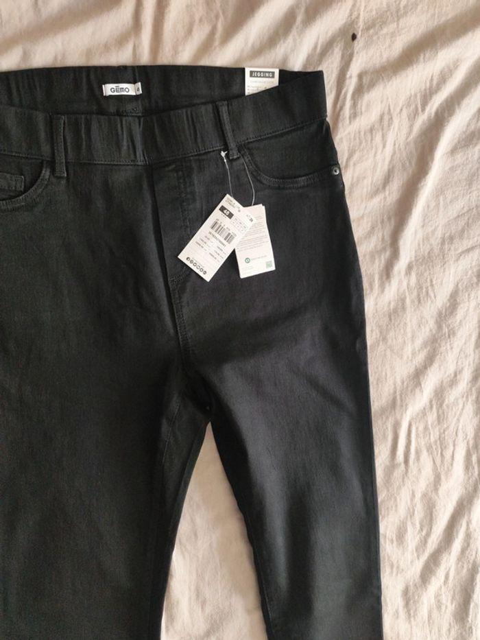 Pantalon jegging sans bouton ni fermeture éclair femme neuf avec étiquette jamais mis taille 48 - photo numéro 3