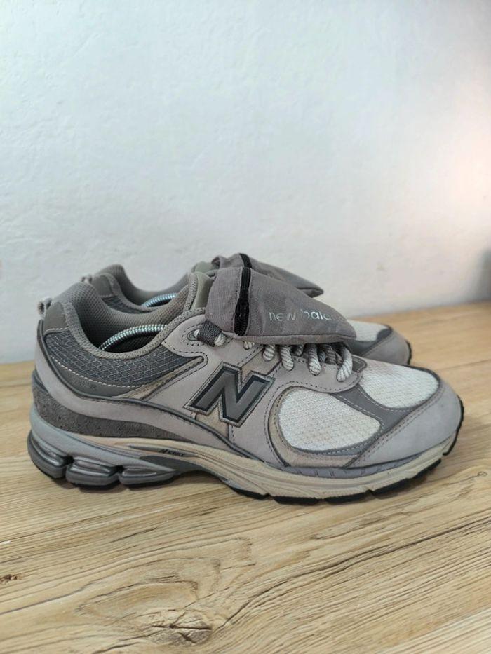 Baskets New Balance 2002r grises grey pocket pointure 42 très bon état sans boîte - photo numéro 3