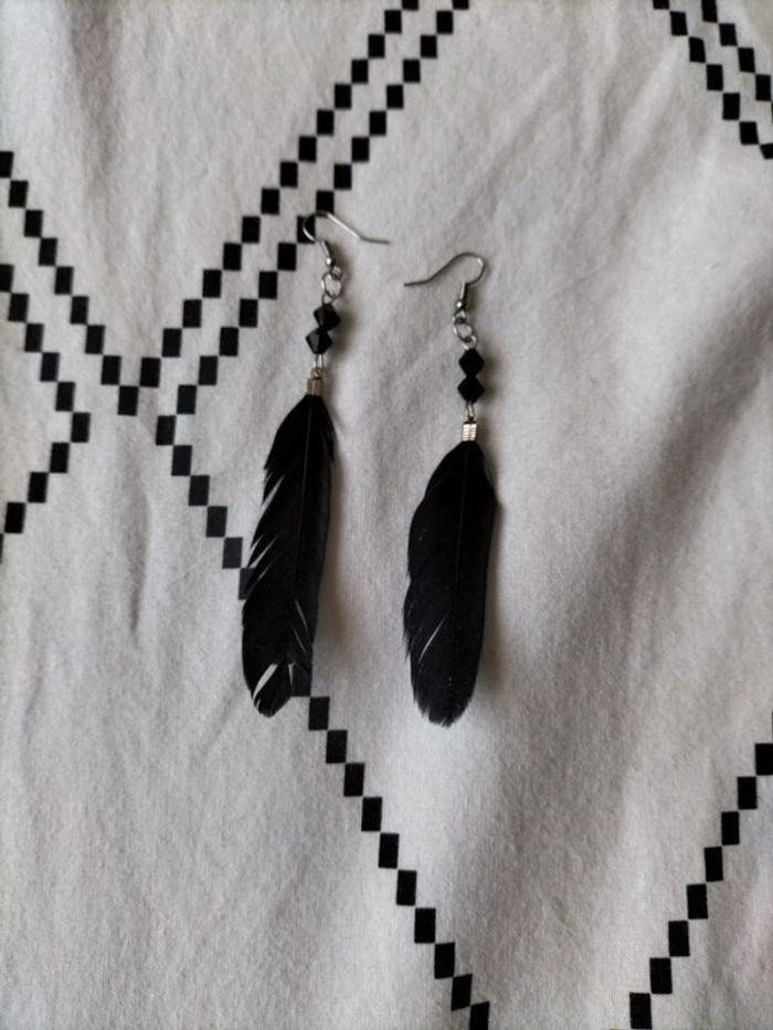 Boucles d'oreilles plumes noires 10cm de haut environ - photo numéro 2