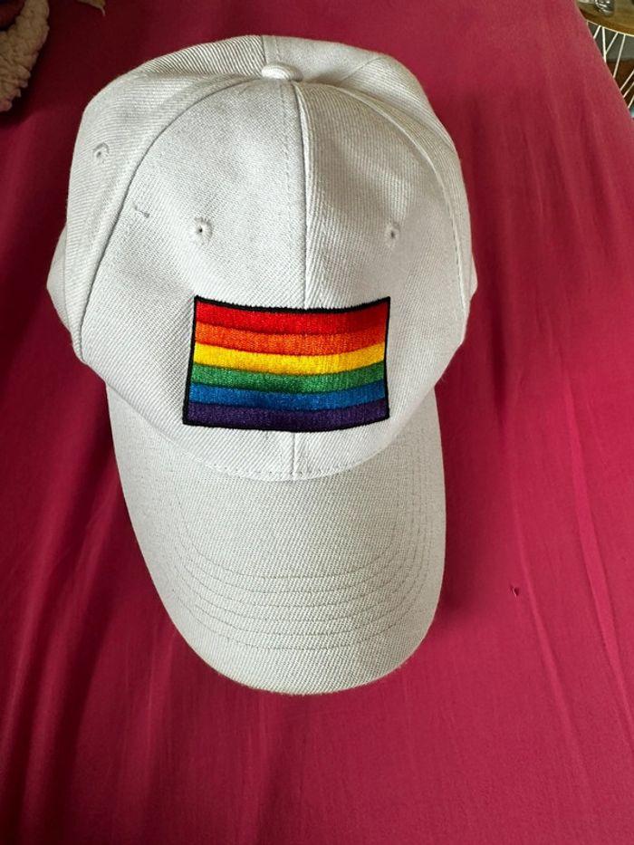 Casquette + drapeau LGBT - photo numéro 2