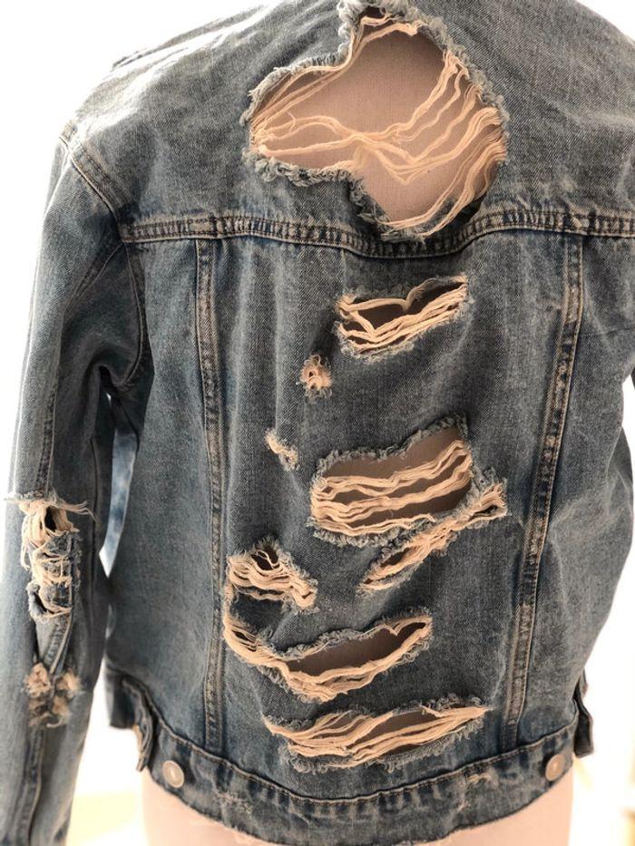 Veste jean ultra destroy, bershka - photo numéro 2