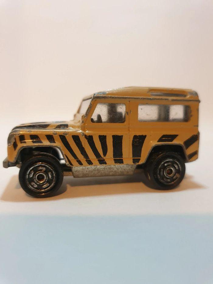 Majorette 266 4x4 Land Rover Defender 90 Safari - 1/60 🇫🇷 - photo numéro 1