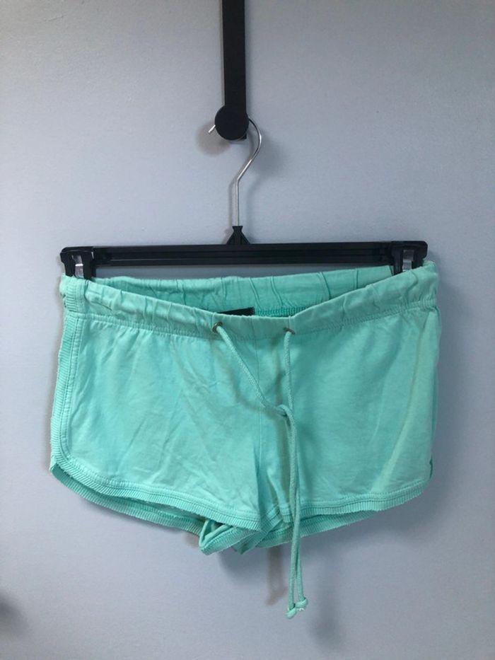 Short vert taille 36 Mim