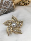 Broche dorée