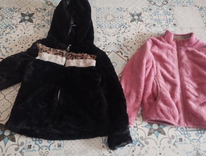 Lot de 2 gilets chaud fille 6 ans tbe fausse fourrure - photo numéro 1