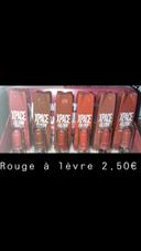 Rouge à lèvres et crayon lèves