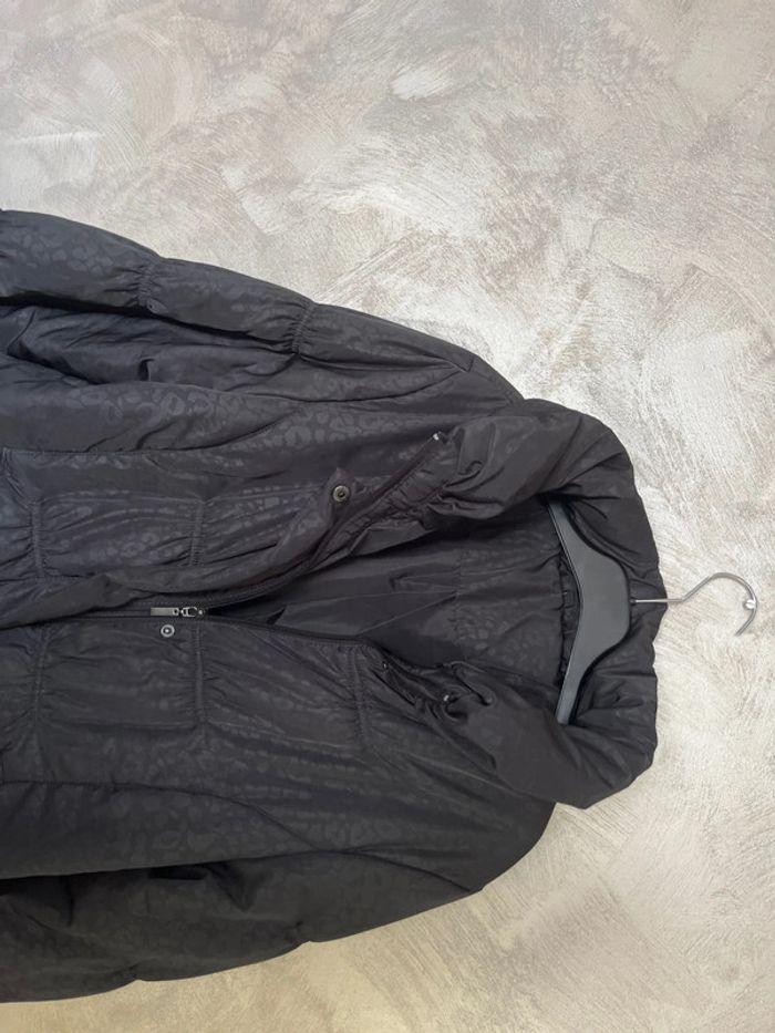 Manteau doudoune noire Neuve taille 42 / 44 - photo numéro 2