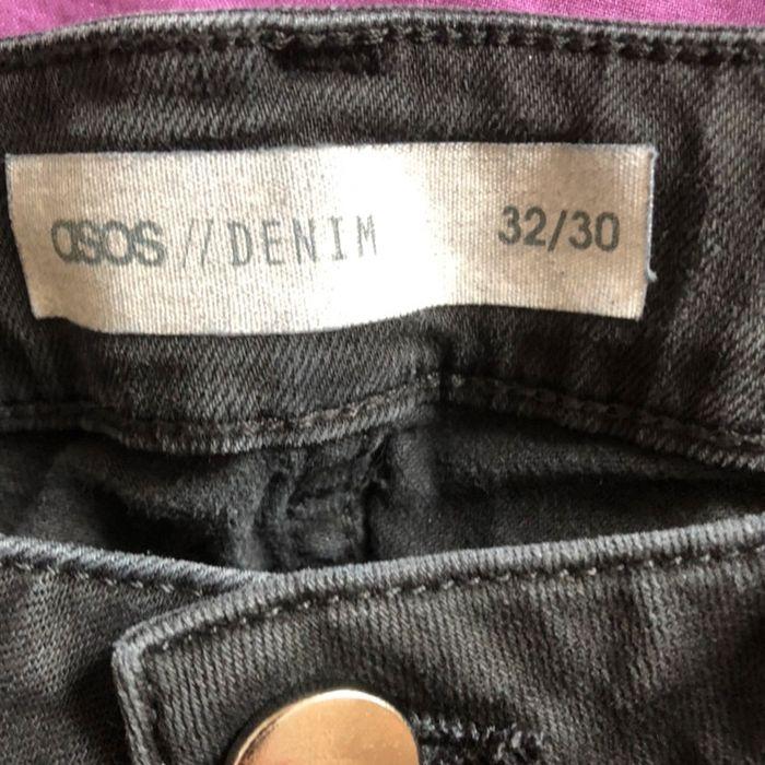 Jean noir Asos troué au genou taille 32/30 (42) - photo numéro 2