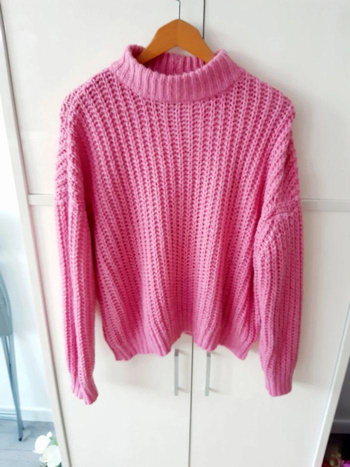 Pull rose vif loose en maille Bershka. T M. En très bon état. - photo numéro 6