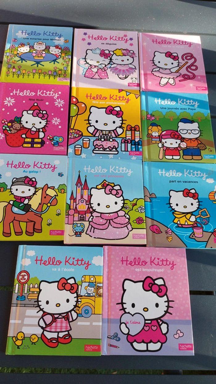 11 livres Hello Kitty - photo numéro 1