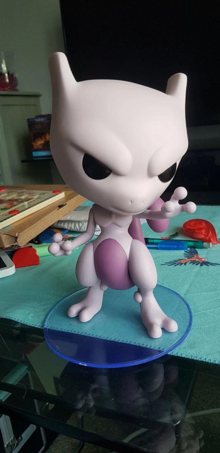 Funko pop jumbo Mewtwo - photo numéro 9