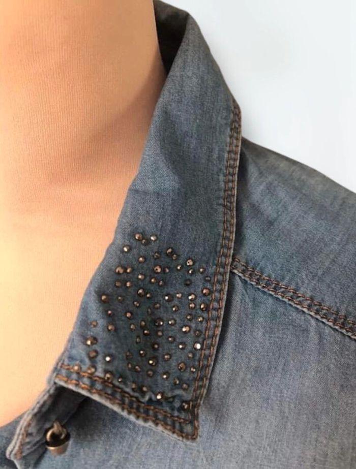 Chemise en jean denim longue et ample à manches longues avec strass - photo numéro 5