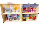 Maison Playmobil avec meubles et personnages