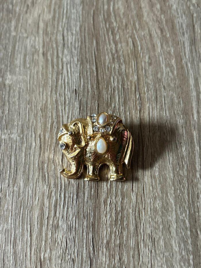 Broche/pin éléphant couleur dorée, état neuf/new, jamais utilisé, Vintage - photo numéro 1