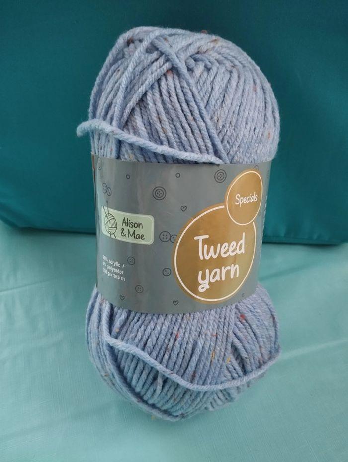 * 1 pelote bleu Specials Tweed yarn par Alison & Mae - photo numéro 1