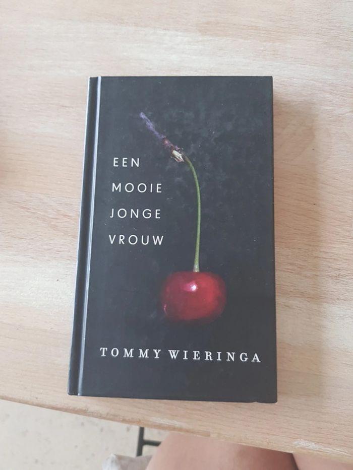 Een mooie jonge vrouw - Tommy Wieringa - photo numéro 1