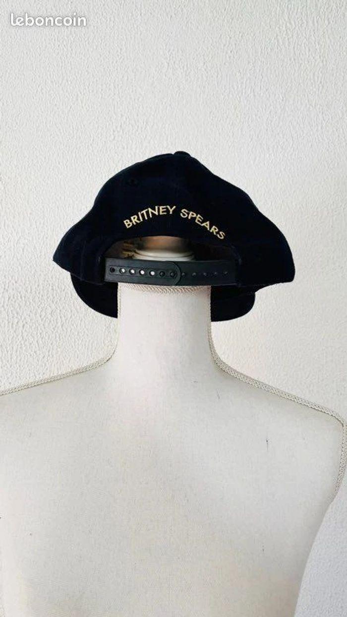 Casquette work bitch de Britney spears - photo numéro 3