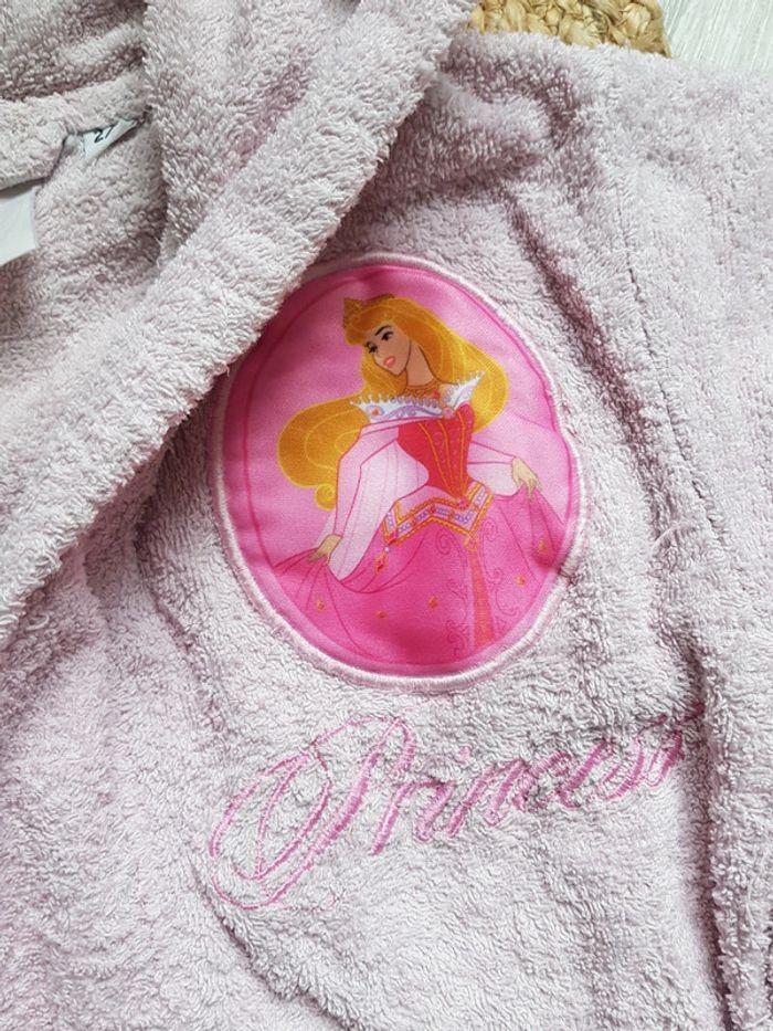 Peignoir rose à capuche Disney Princess 2/4 ans trés bon état - photo numéro 4