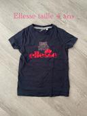 T-shirt à manches courtes bleu marine et écriture rouge col rond ellesse taille 4 ans