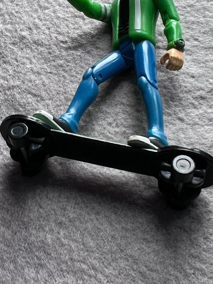 Bandai Ben 10 2008 Rare figurine Ben Tennyson skateboard veste verte - photo numéro 10