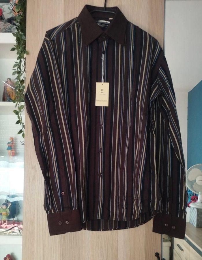 Chemise rayé marron noir et bleu marine
Neuve Emporio - Taille M