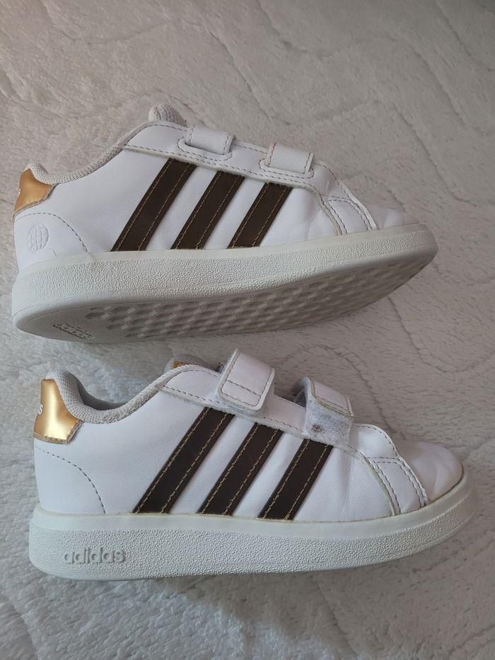 Baskets Adidas taille 27 - photo numéro 1