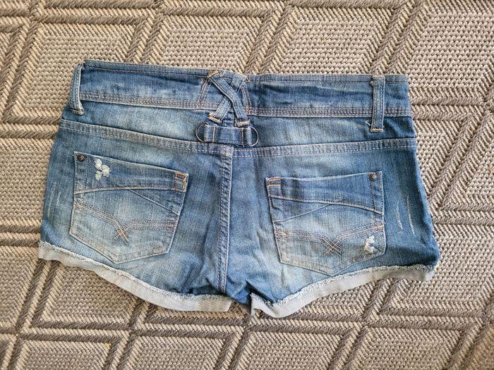 🌻 Mini short en jean taille 36 Bershka - photo numéro 2