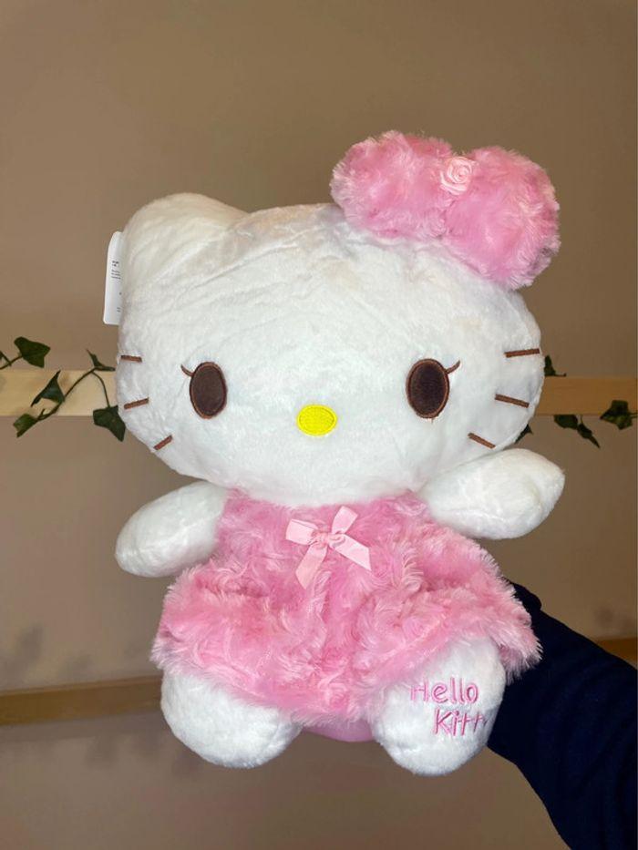 Peluche Hello Kitty en robe - photo numéro 9