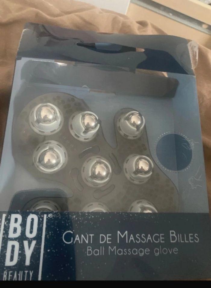 Gant de massage a billes - photo numéro 1