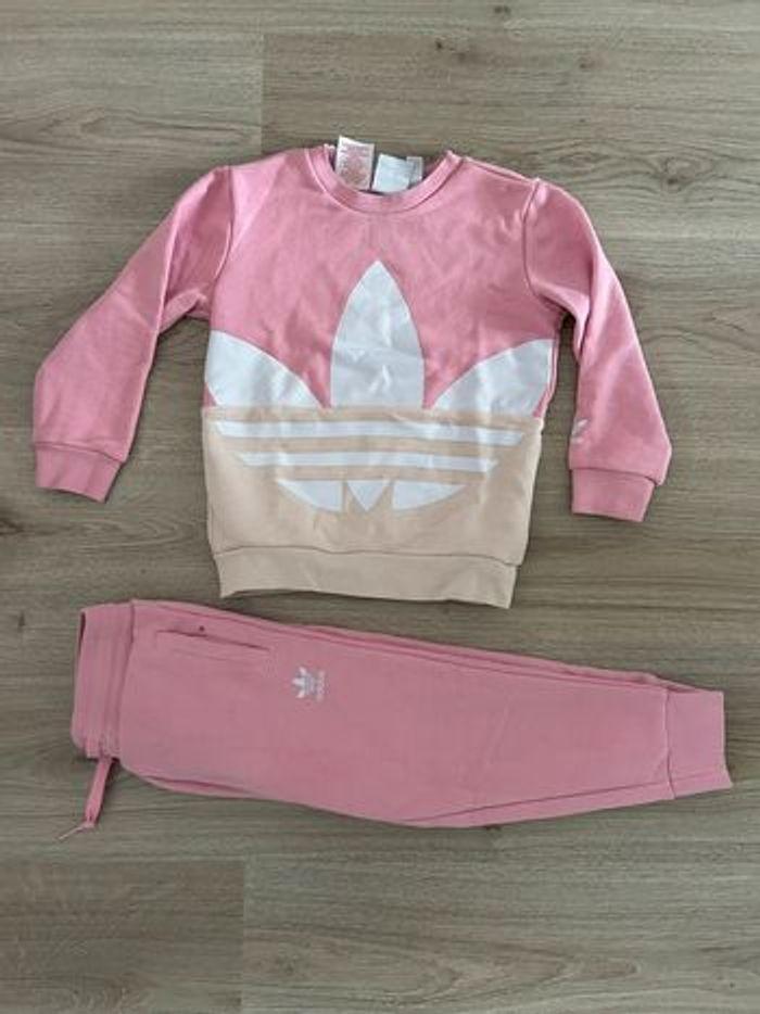 Survêtement Adidas taille 3/4 ans - photo numéro 1