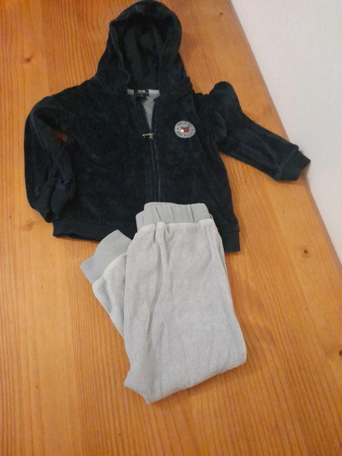 ensemble gilet à capuche et pantalon 24 mois kiabi très bon etat - photo numéro 2