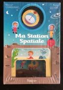 Jeu livre Coffret ma station spatiale de TOURBILLON avec décor pop up livre personnages à monter loisirs créatif