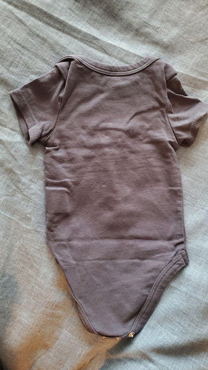 Jolie body bébé de marque Tape à l'œil 1 mois 50 cm - photo numéro 2