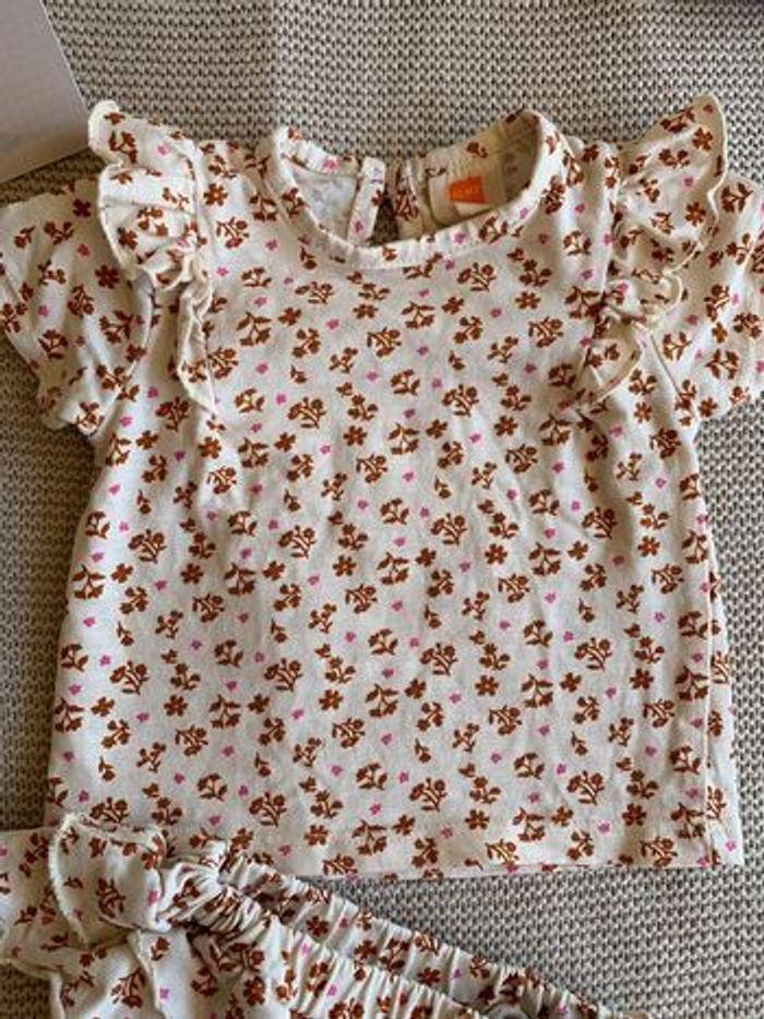 Ensemble été fleuri T-shirt et bloomer HEMA 1 mois - photo numéro 2