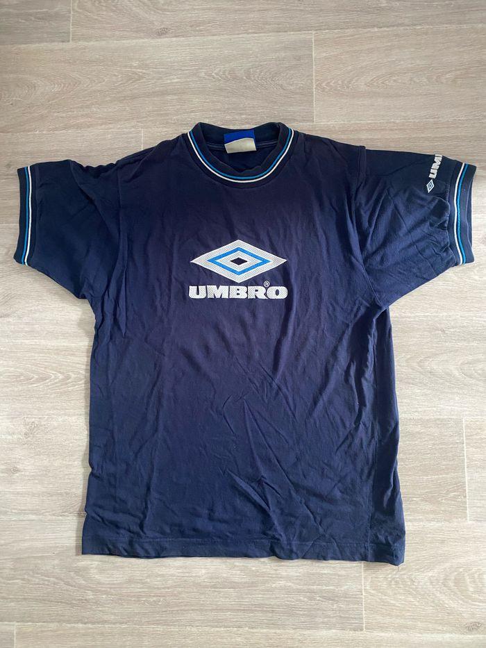 T-shirt vintage Umbro logo brodé taille S - photo numéro 1