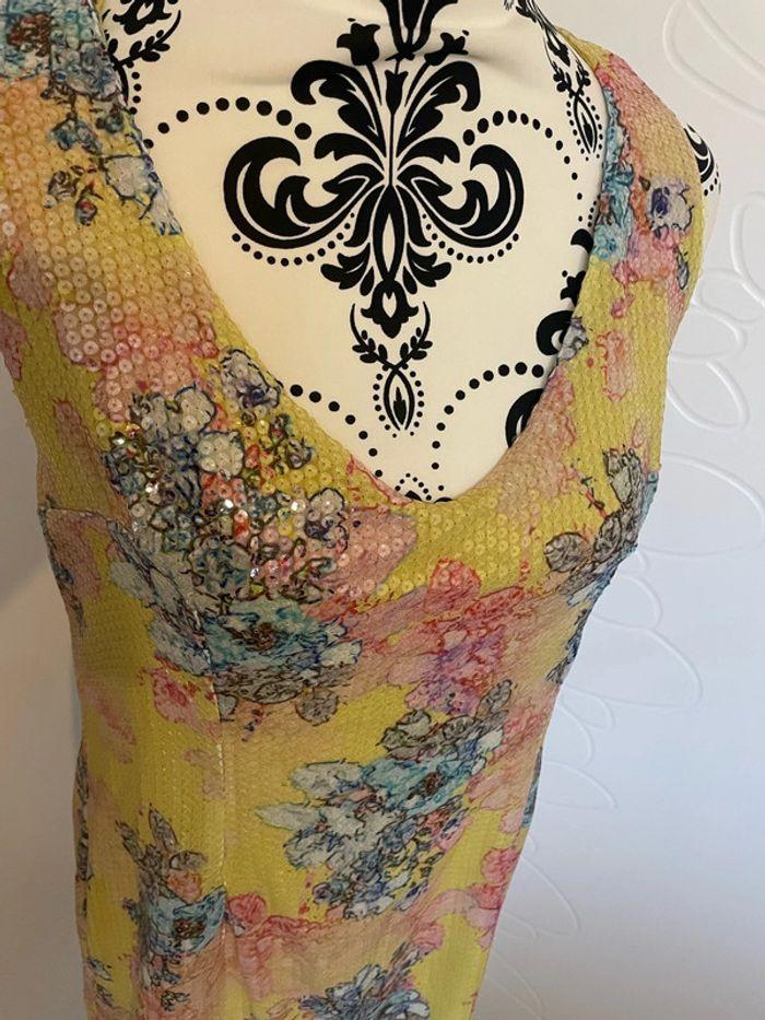 Robe de soirée en perles sequins jaune à motifs fleurs dos ouvert alanred taille M - photo numéro 4